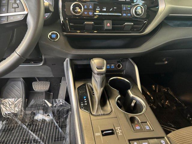 used 2022 Toyota Highlander car, priced at $36,890