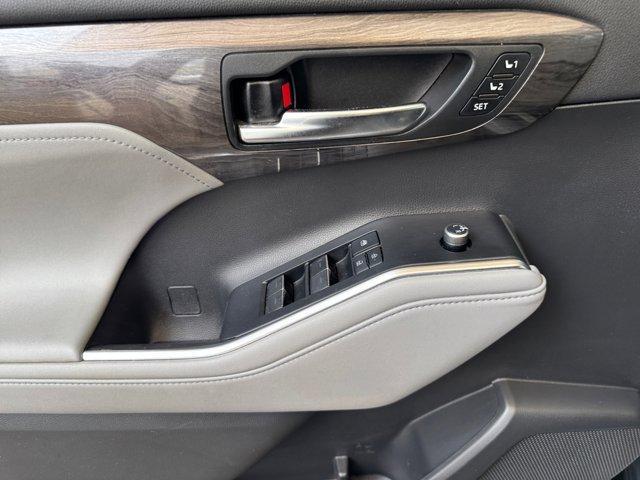 used 2020 Toyota Highlander car, priced at $30,350