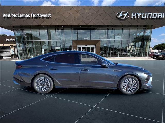 new 2025 Hyundai Sonata Hybrid car, priced at $32,165