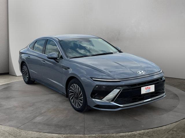 new 2025 Hyundai Sonata Hybrid car, priced at $30,670