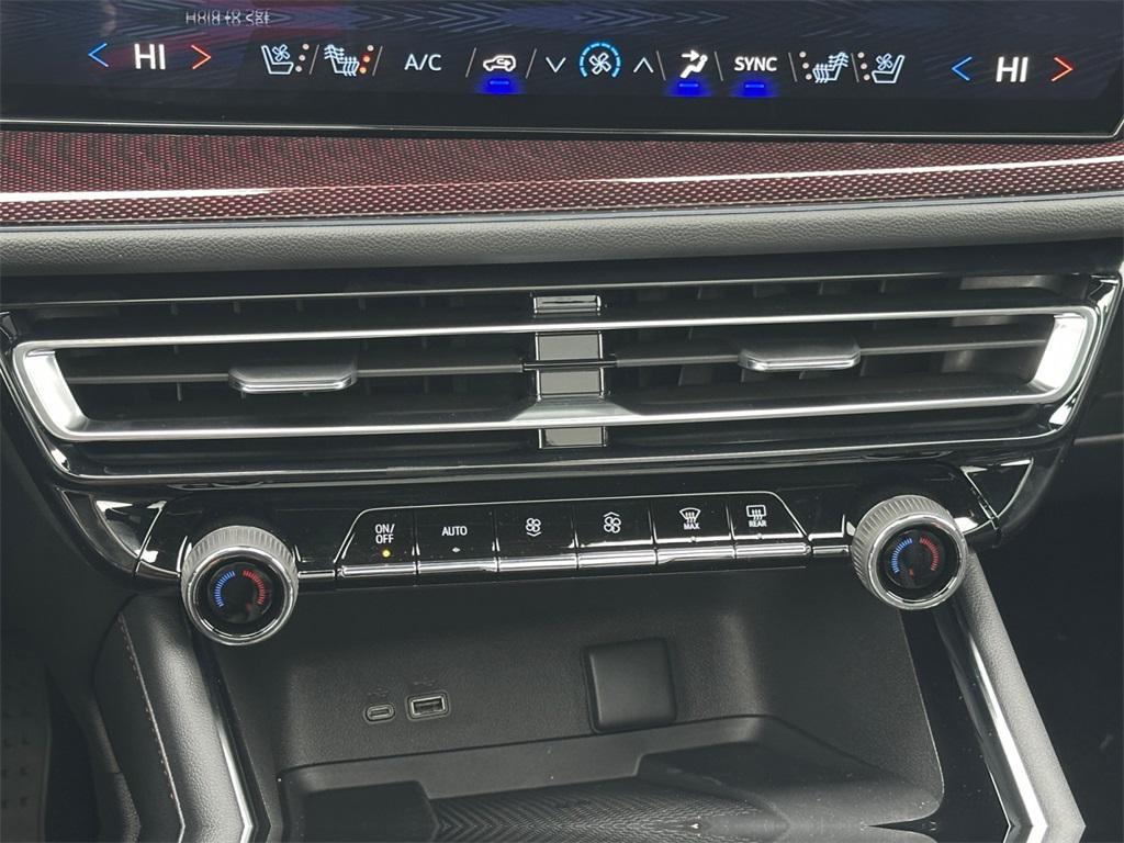 new 2026 Chevrolet Traverse car, priced at $57,755