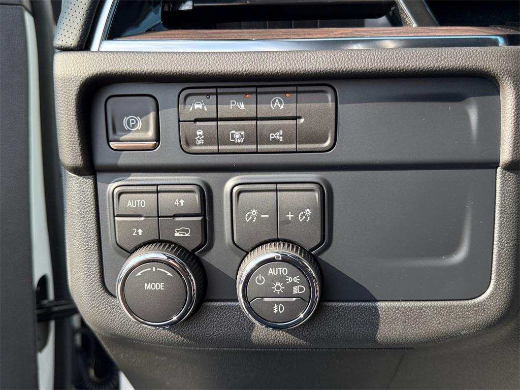 new 2025 Chevrolet Suburban car, priced at $72,365