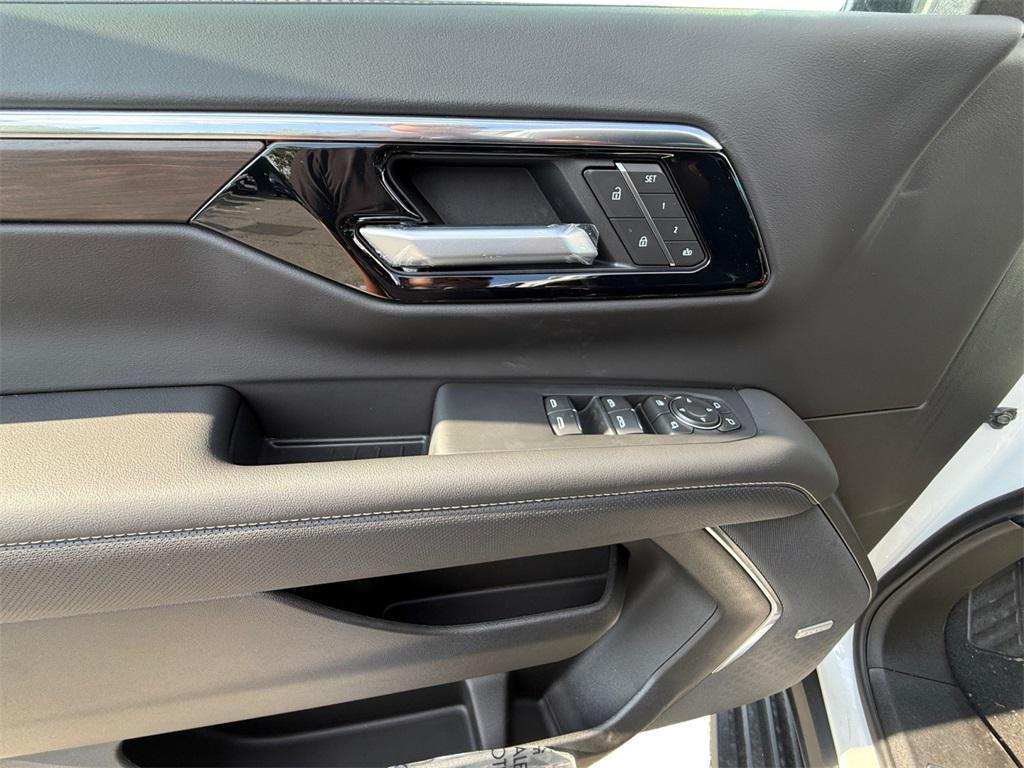 new 2025 Chevrolet Suburban car, priced at $72,365