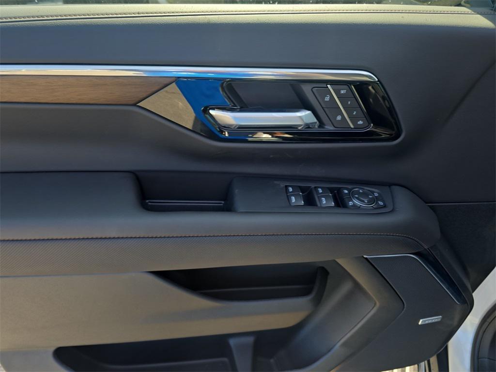 new 2025 Chevrolet Suburban car, priced at $82,650