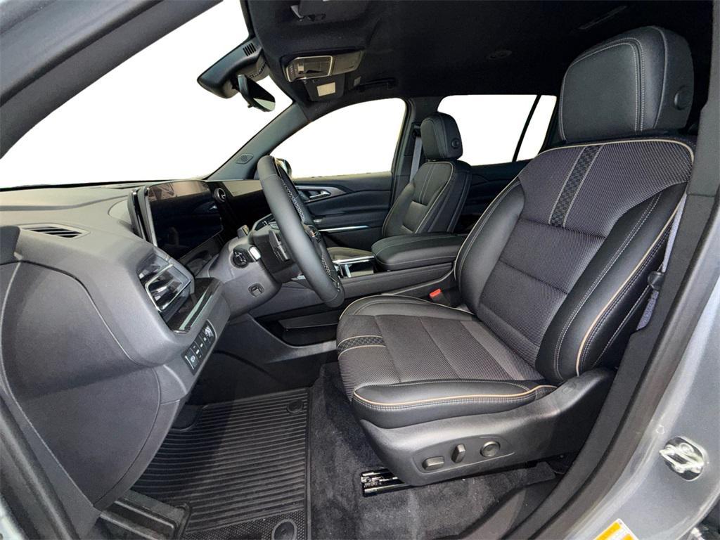 new 2026 Chevrolet Traverse car, priced at $60,014
