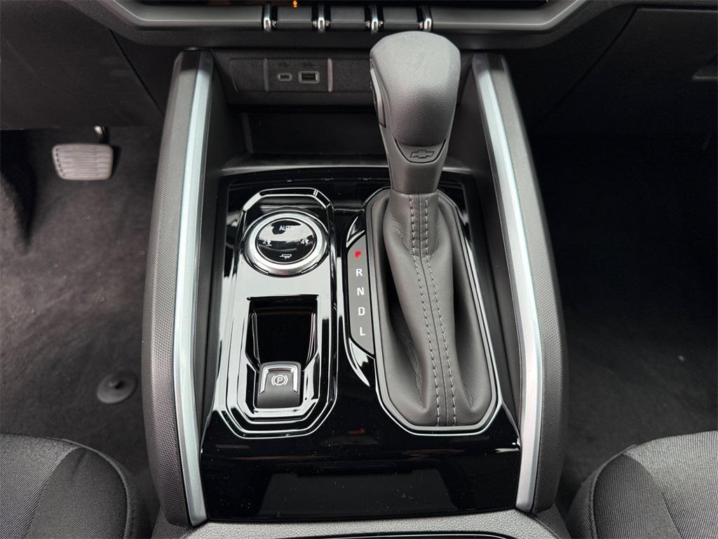 new 2026 Chevrolet Colorado car, priced at $33,435