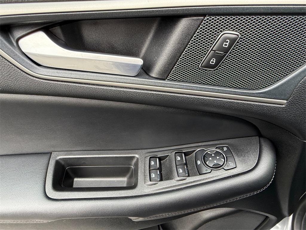 used 2024 Ford Edge car, priced at $22,500