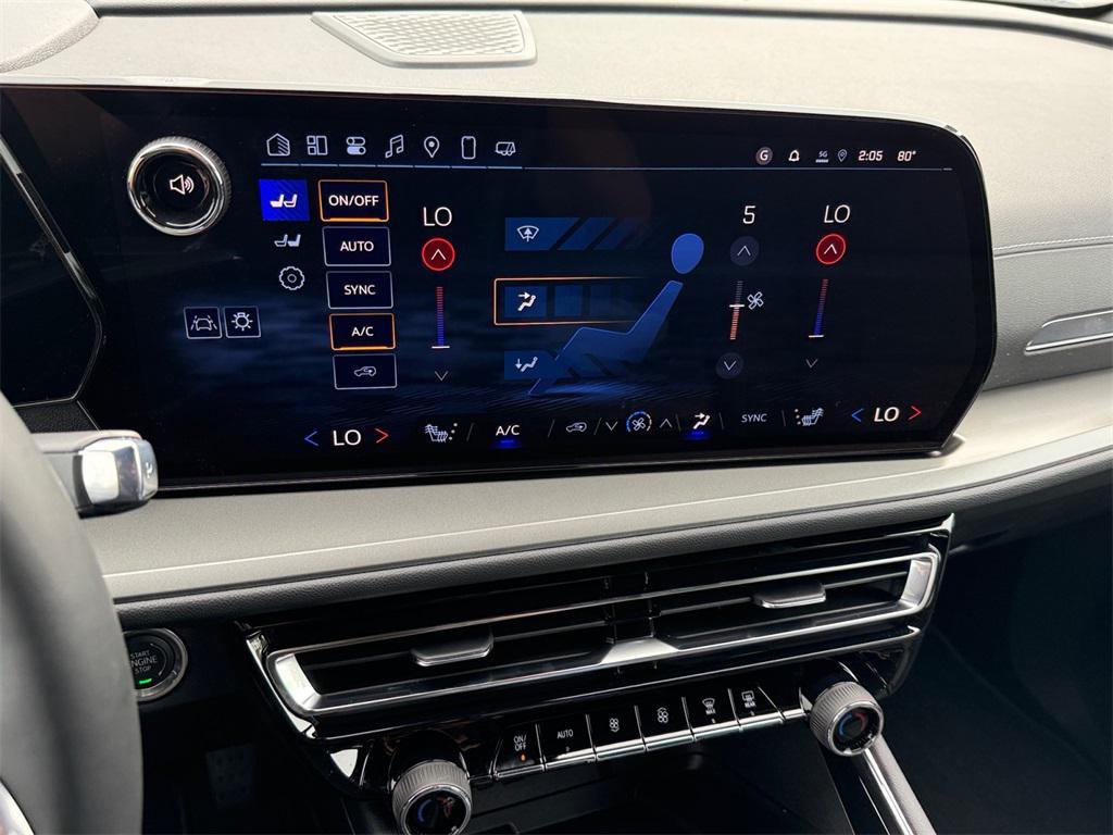 new 2025 Chevrolet Traverse car, priced at $40,625