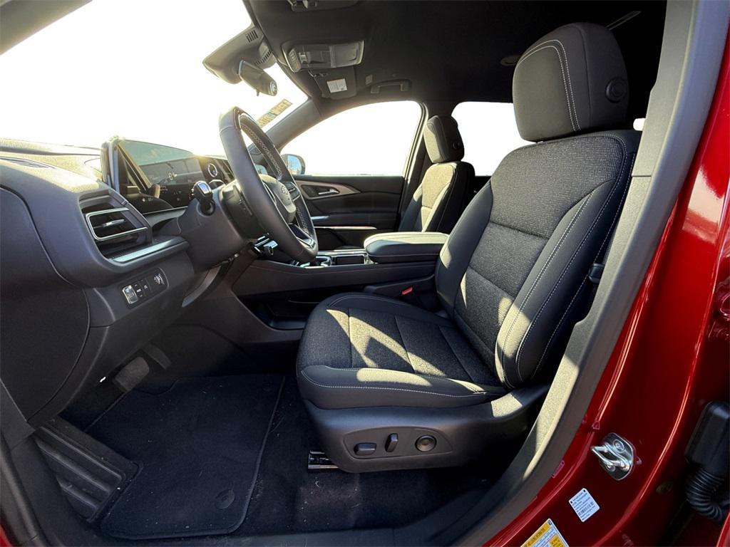 new 2025 Chevrolet Traverse car, priced at $38,625