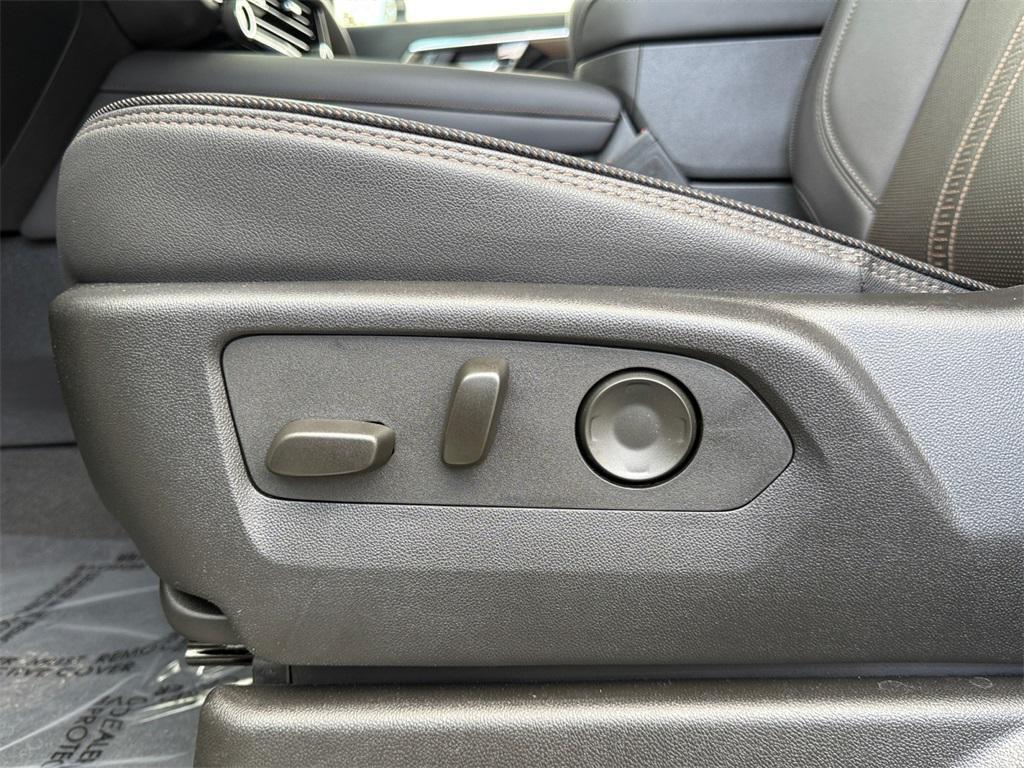 new 2025 Chevrolet Suburban car, priced at $75,939