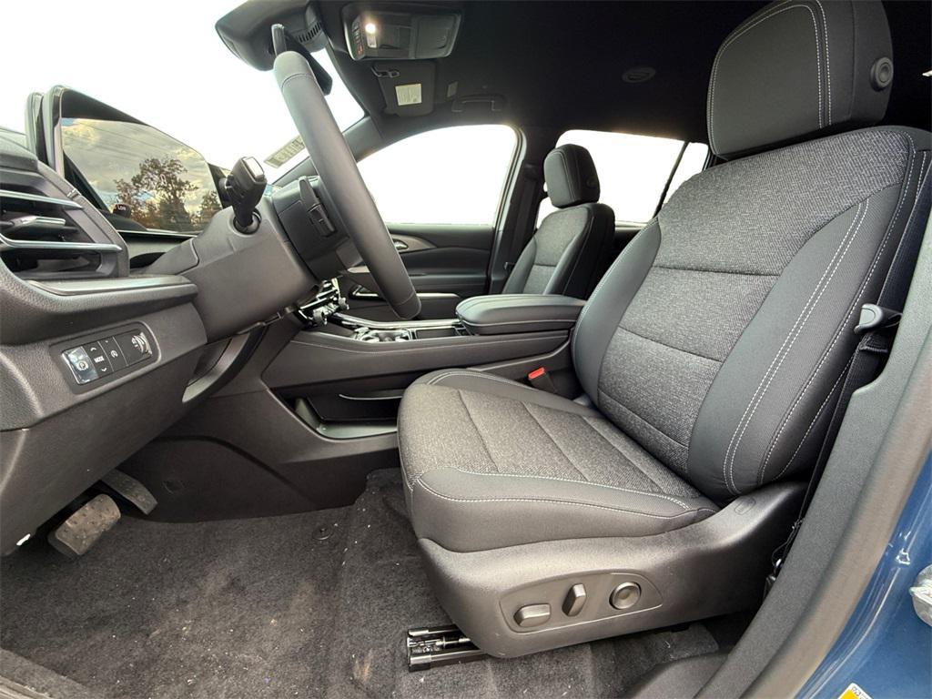 new 2026 Chevrolet Traverse car, priced at $37,420
