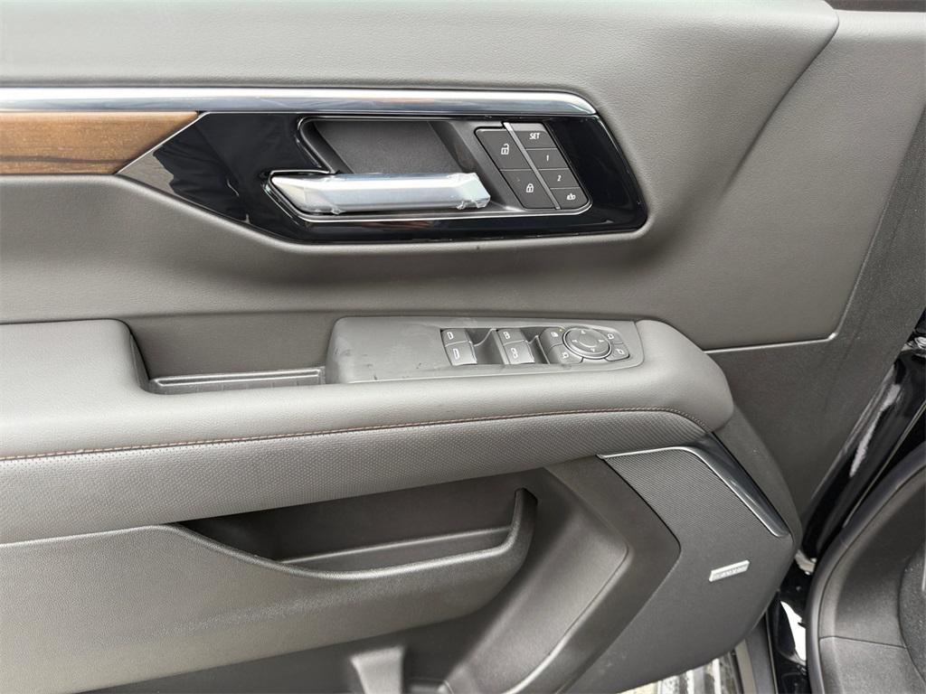 new 2025 Chevrolet Suburban car, priced at $76,795