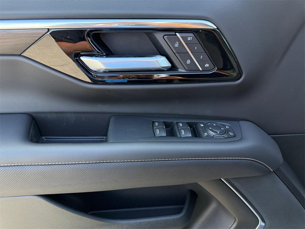 new 2025 Chevrolet Suburban car, priced at $72,365
