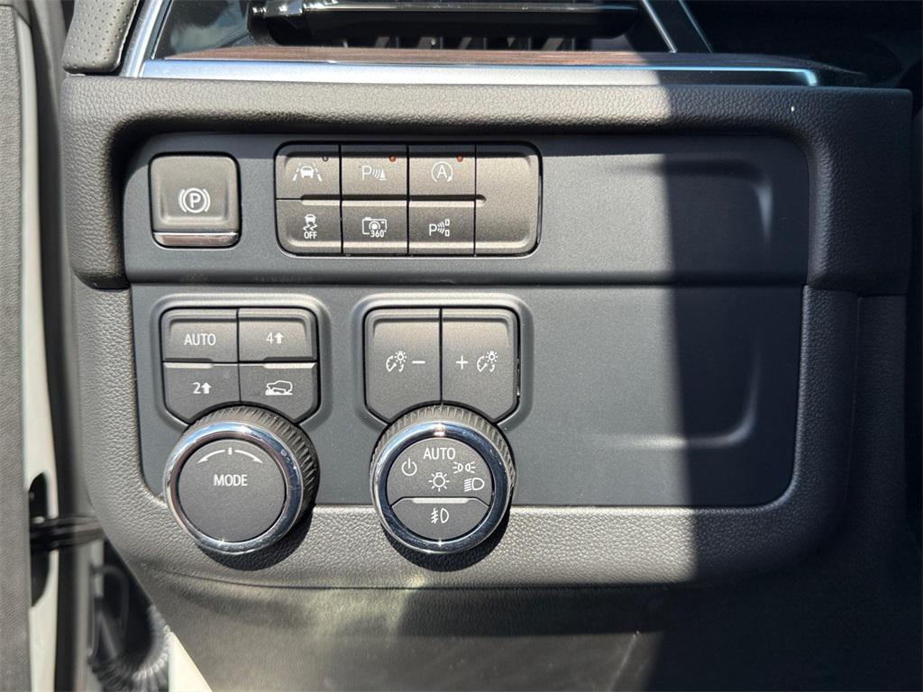 new 2025 Chevrolet Suburban car, priced at $72,365