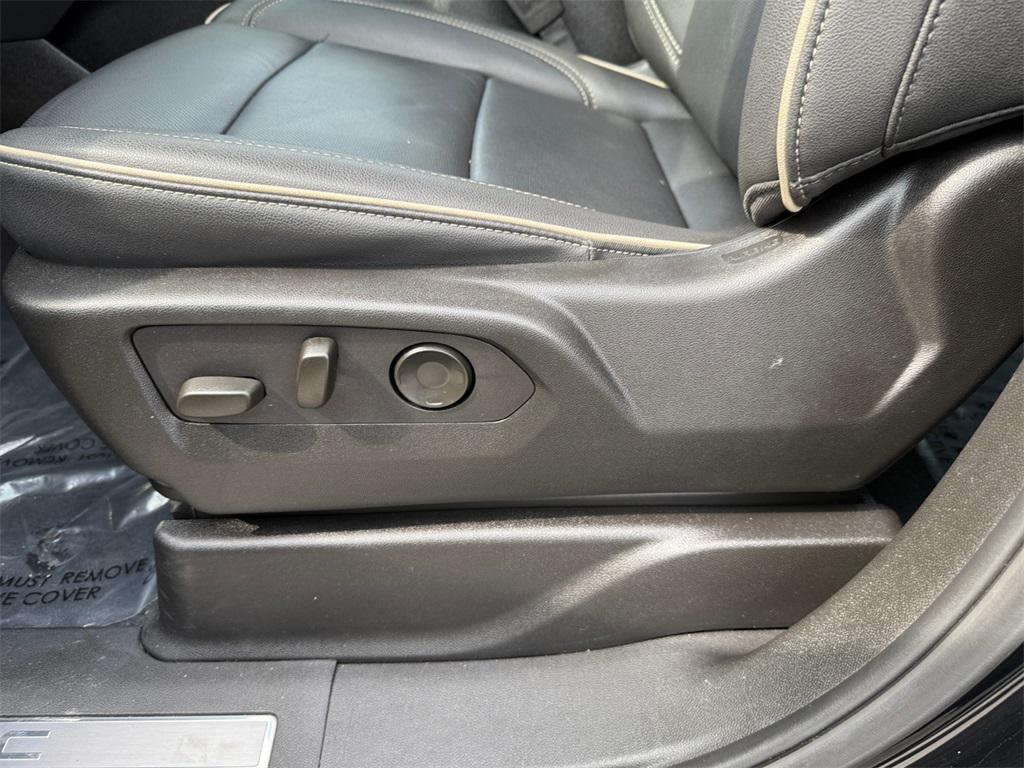 used 2024 GMC Yukon XL car, priced at $62,500