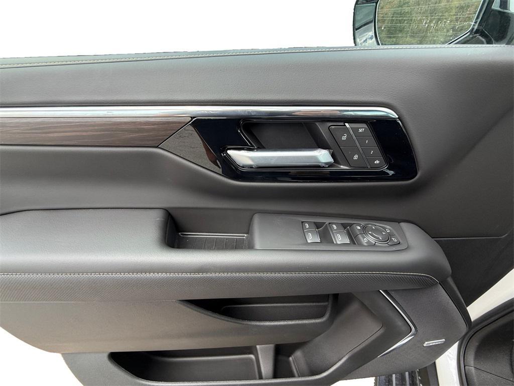 new 2025 Chevrolet Suburban car, priced at $72,115