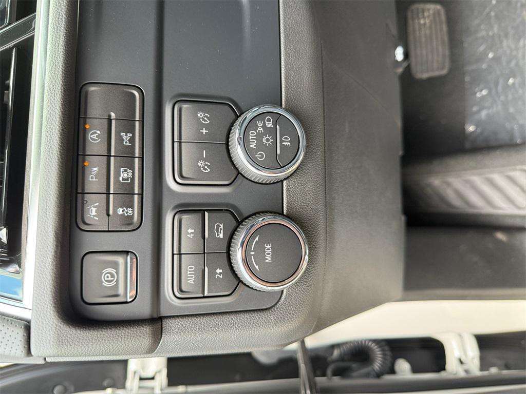 new 2025 Chevrolet Suburban car, priced at $72,115