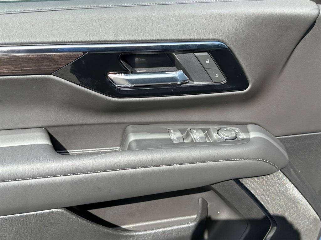 new 2025 Chevrolet Suburban car, priced at $60,245