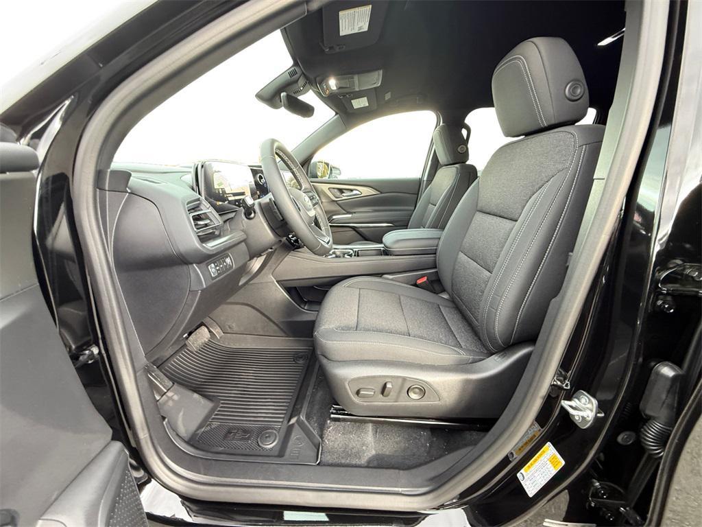 new 2026 Chevrolet Traverse car, priced at $40,140