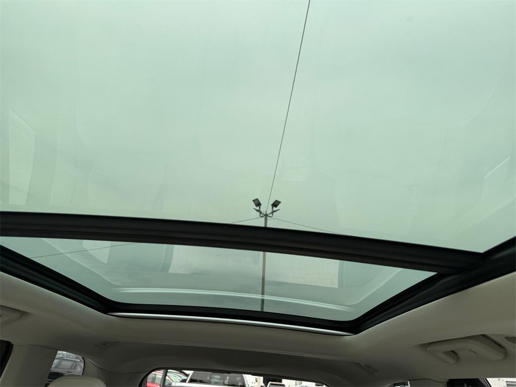 used 2025 Volvo XC90 Plug-In Hybrid car, priced at $55,000