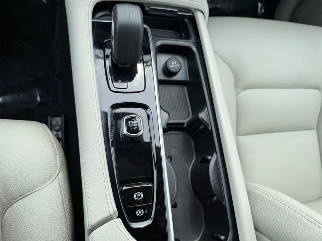 used 2025 Volvo XC90 Plug-In Hybrid car, priced at $55,000