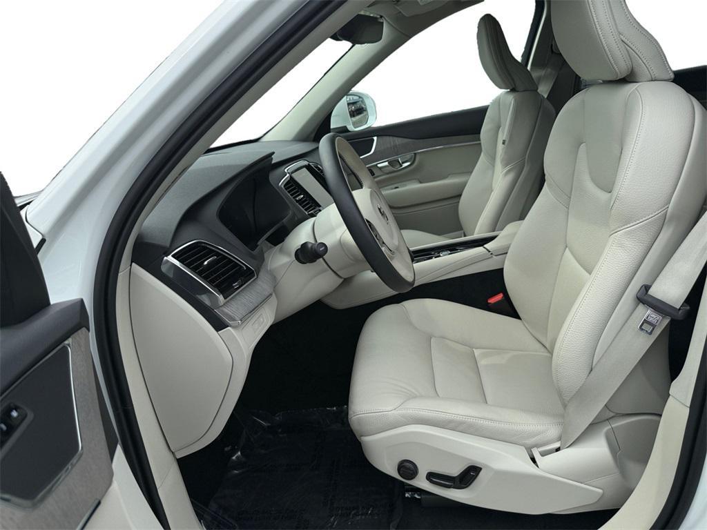used 2025 Volvo XC90 Plug-In Hybrid car, priced at $55,000