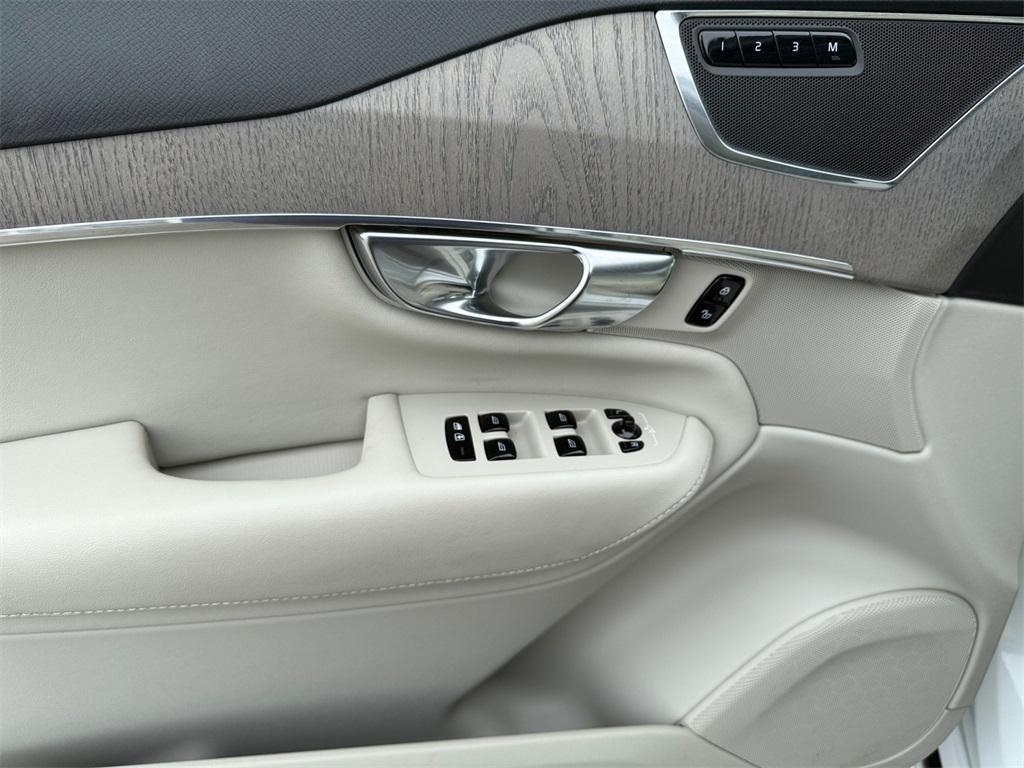 used 2025 Volvo XC90 Plug-In Hybrid car, priced at $55,000