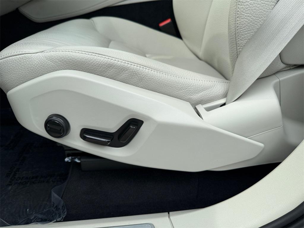 used 2025 Volvo XC90 Plug-In Hybrid car, priced at $55,000