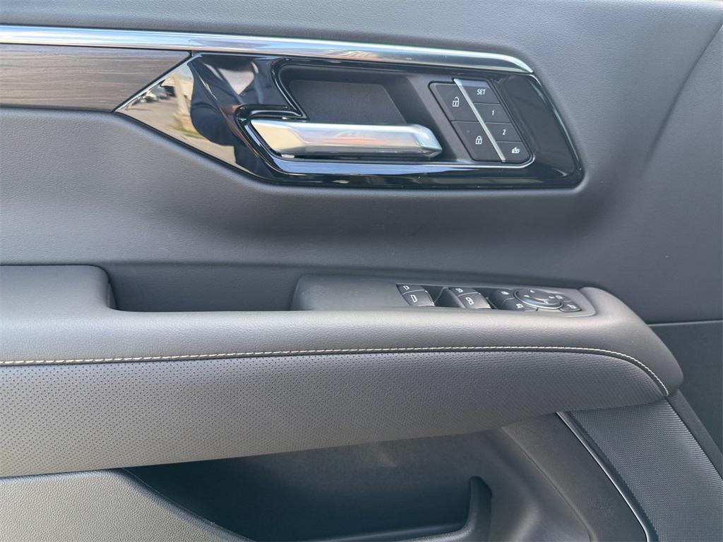 new 2025 Chevrolet Suburban car, priced at $72,380