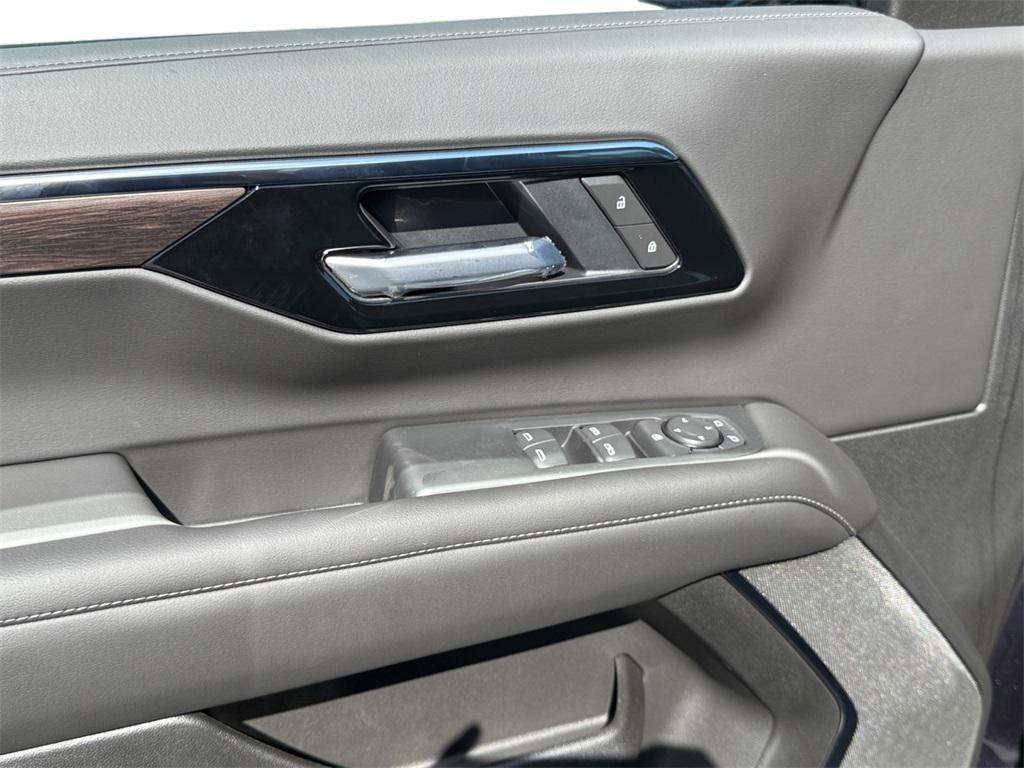 new 2025 Chevrolet Suburban car, priced at $61,990