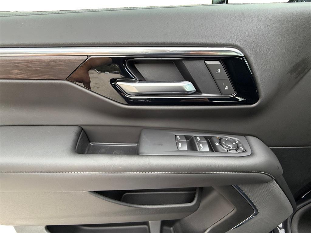 new 2025 Chevrolet Suburban car, priced at $62,490