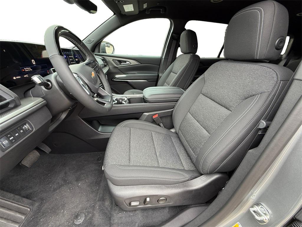 new 2026 Chevrolet Traverse car, priced at $42,355