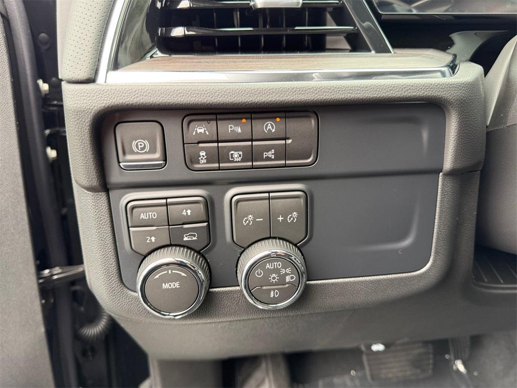 new 2025 Chevrolet Suburban car, priced at $72,380