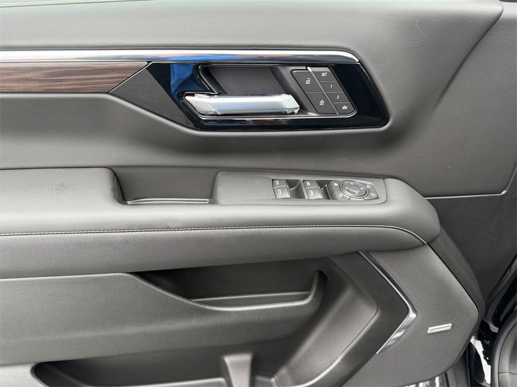 new 2025 Chevrolet Suburban car, priced at $72,380