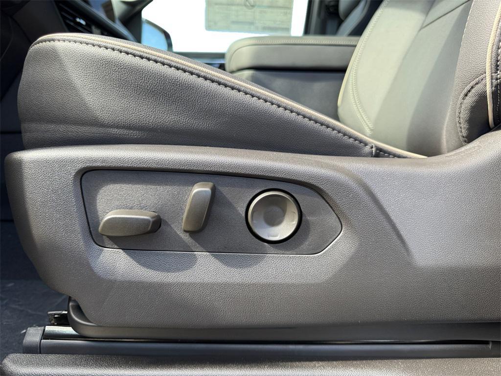 new 2025 Chevrolet Suburban car, priced at $77,675