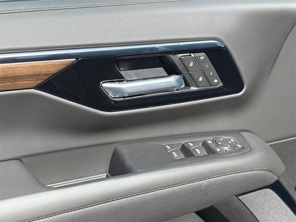 new 2025 Chevrolet Suburban car, priced at $76,795