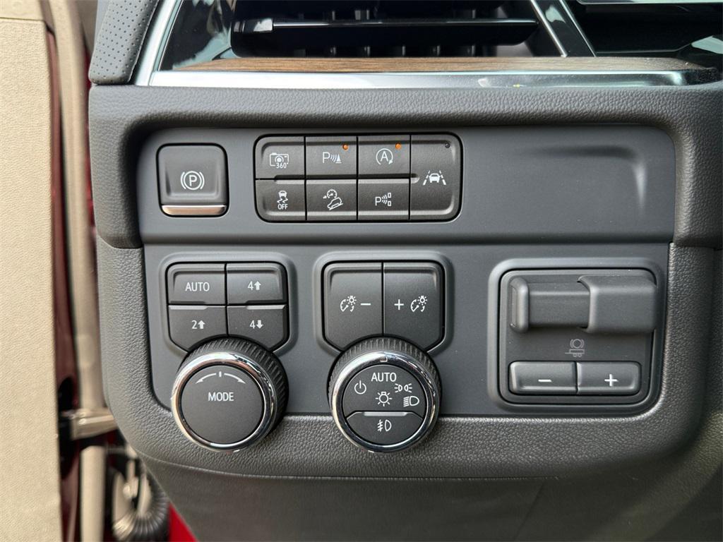 new 2025 Chevrolet Suburban car, priced at $79,755