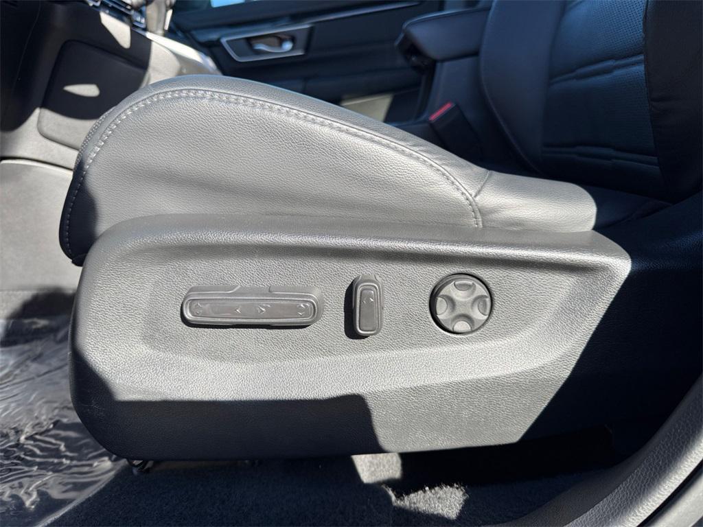 used 2021 Honda CR-V car, priced at $25,000