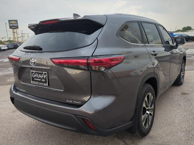 used 2023 Toyota Highlander car, priced at $43,906