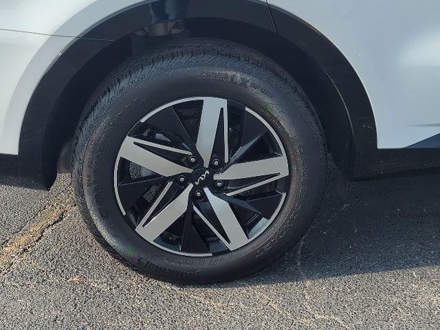 used 2023 Kia Sorento car, priced at $26,906