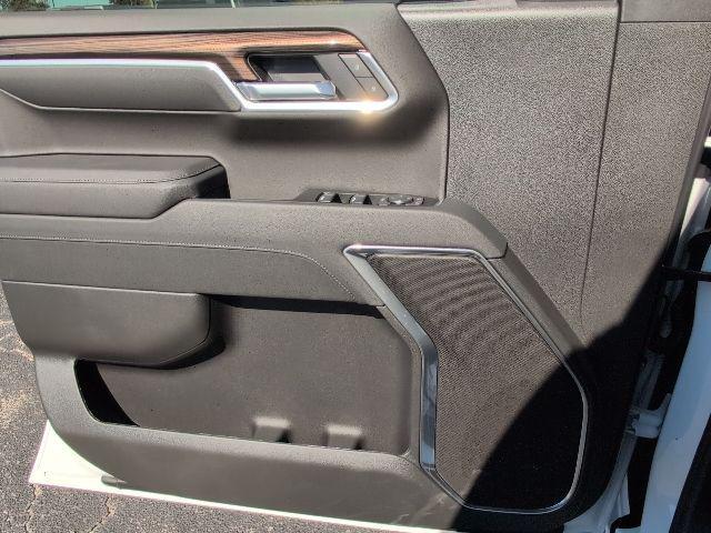 new 2026 Chevrolet Silverado 1500 car, priced at $43,075