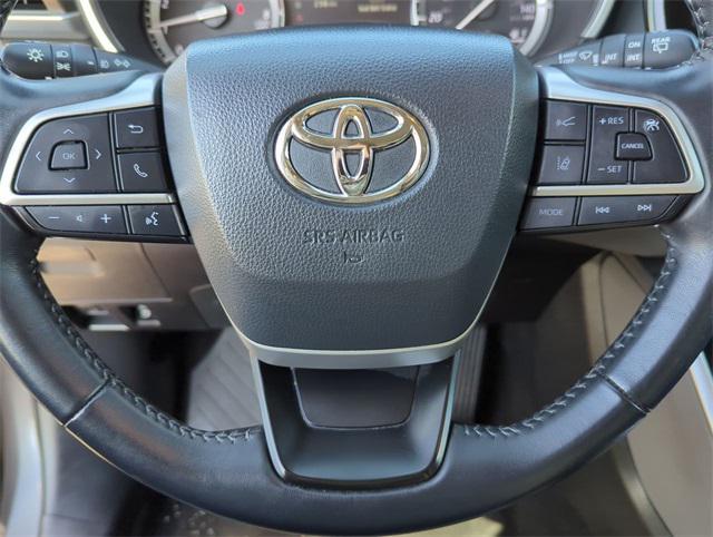 used 2022 Toyota Highlander car, priced at $33,406