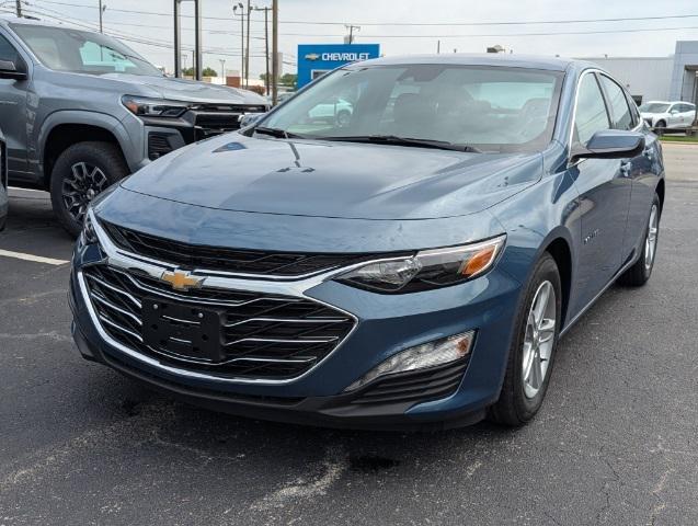 new 2025 Chevrolet Malibu car, priced at $29,895