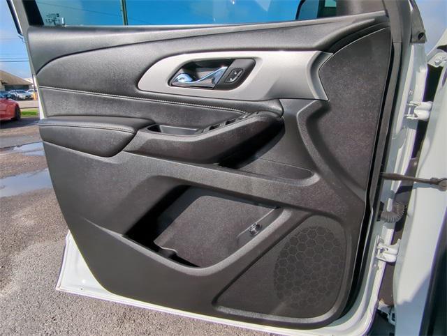 used 2023 Chevrolet Traverse car, priced at $29,906