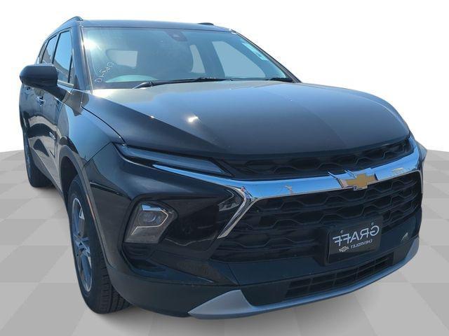 new 2025 Chevrolet Blazer car, priced at $33,260