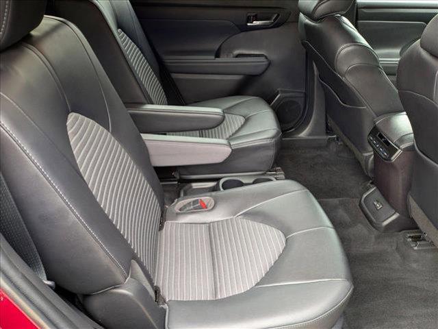used 2022 Toyota Highlander car, priced at $36,649