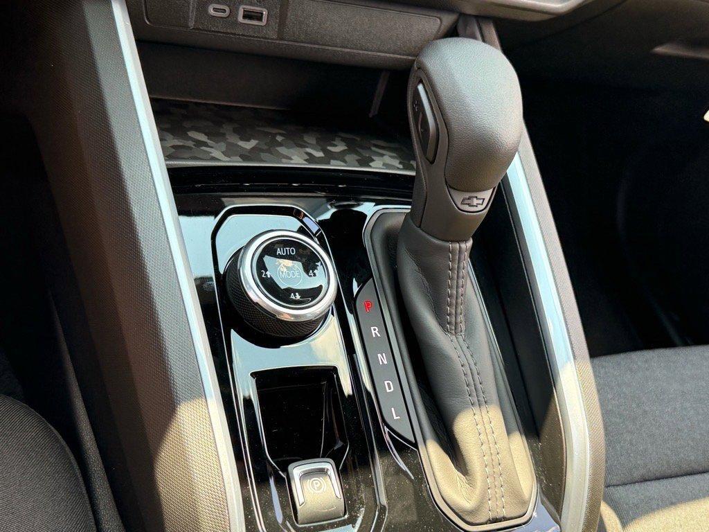 new 2025 Chevrolet Colorado car, priced at $42,595