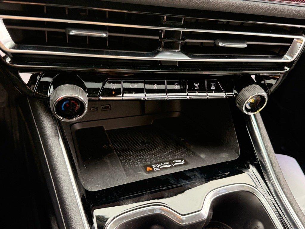 new 2025 Chevrolet Traverse car, priced at $56,399