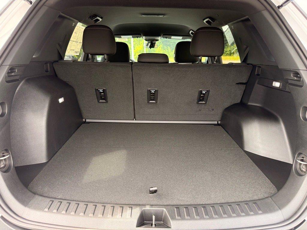 new 2026 Chevrolet Equinox car, priced at $32,560