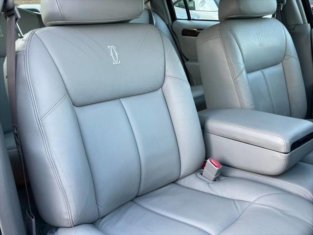 used 2002 Lincoln Town Car car, priced at $11,995